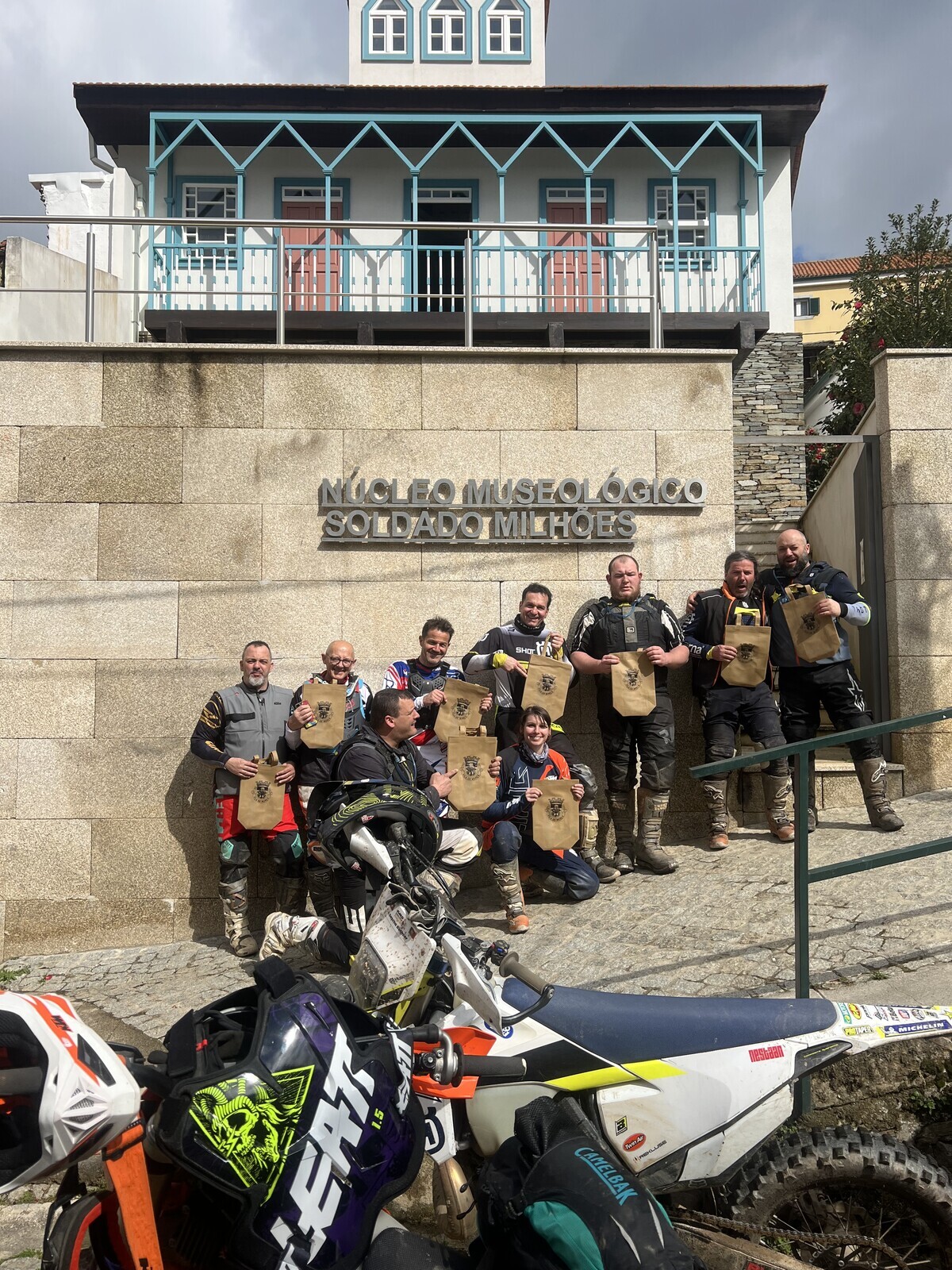 Segundo grupo da 'Enduro Tours' visita a Casa Museu Soldado Milhões