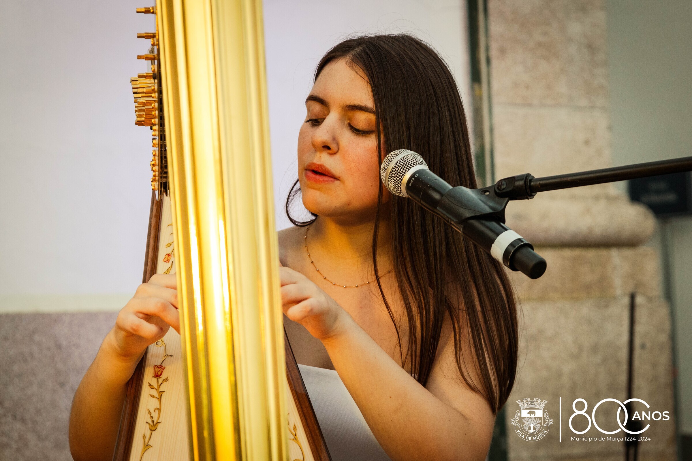 Matilde Relvas encanta com concerto de harpa na Festa Vinhos “Brancos na Praça”