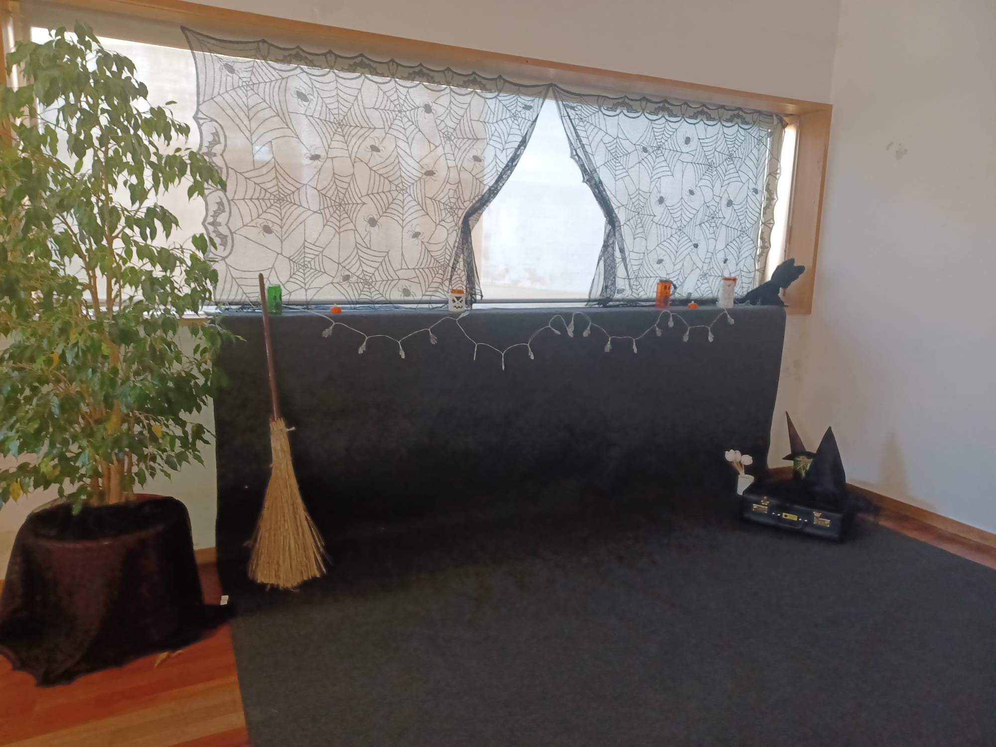 “A Bruxa do Batom Borrado” no Halloween da Biblioteca Municipal