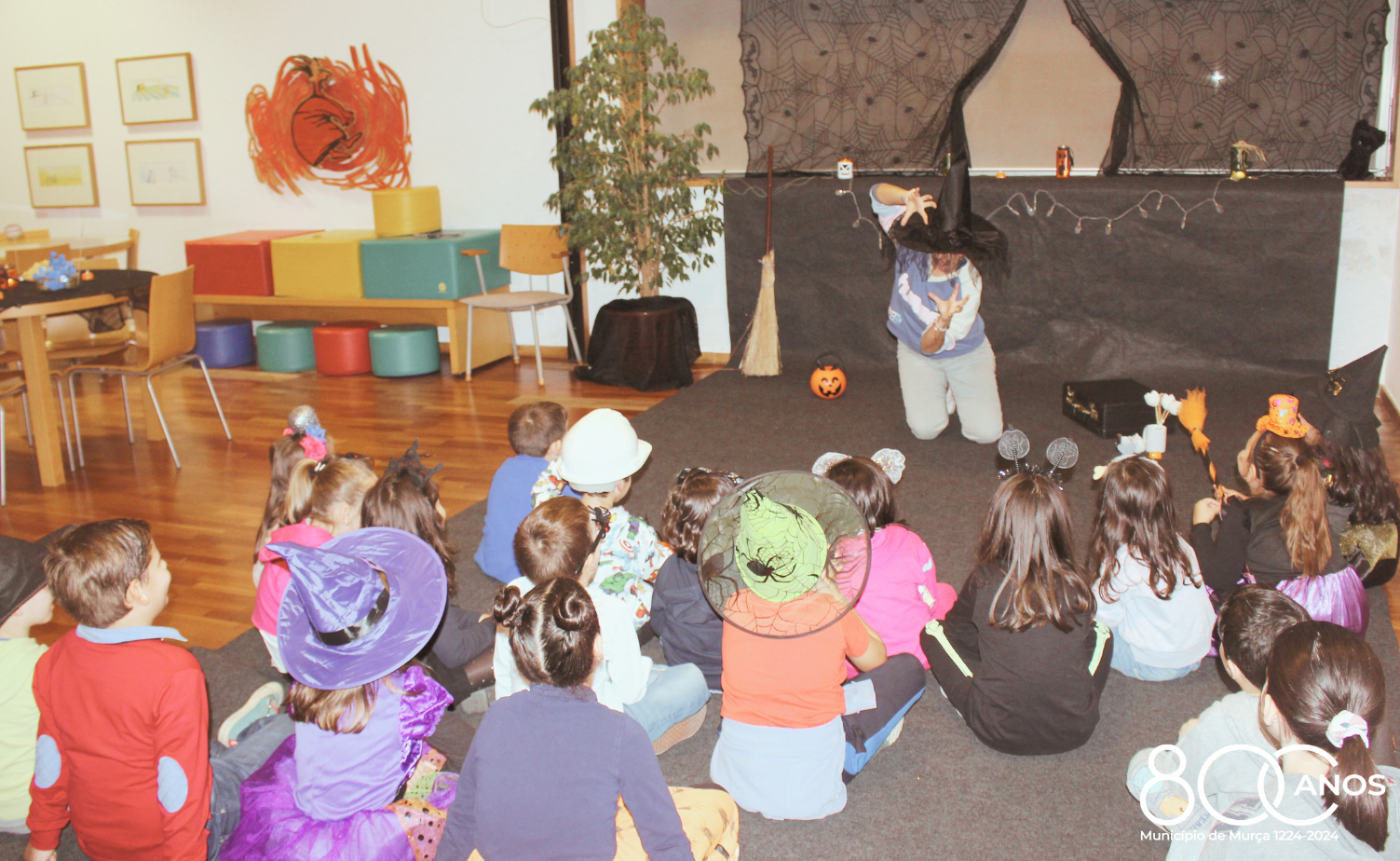 "Halloween" com histórias encantadoras para crianças de todas as idades