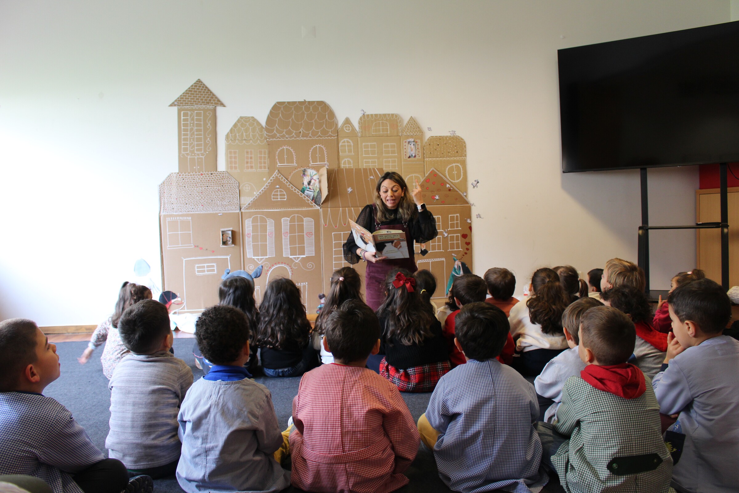 A magia da Hora do Conto encanta leitores