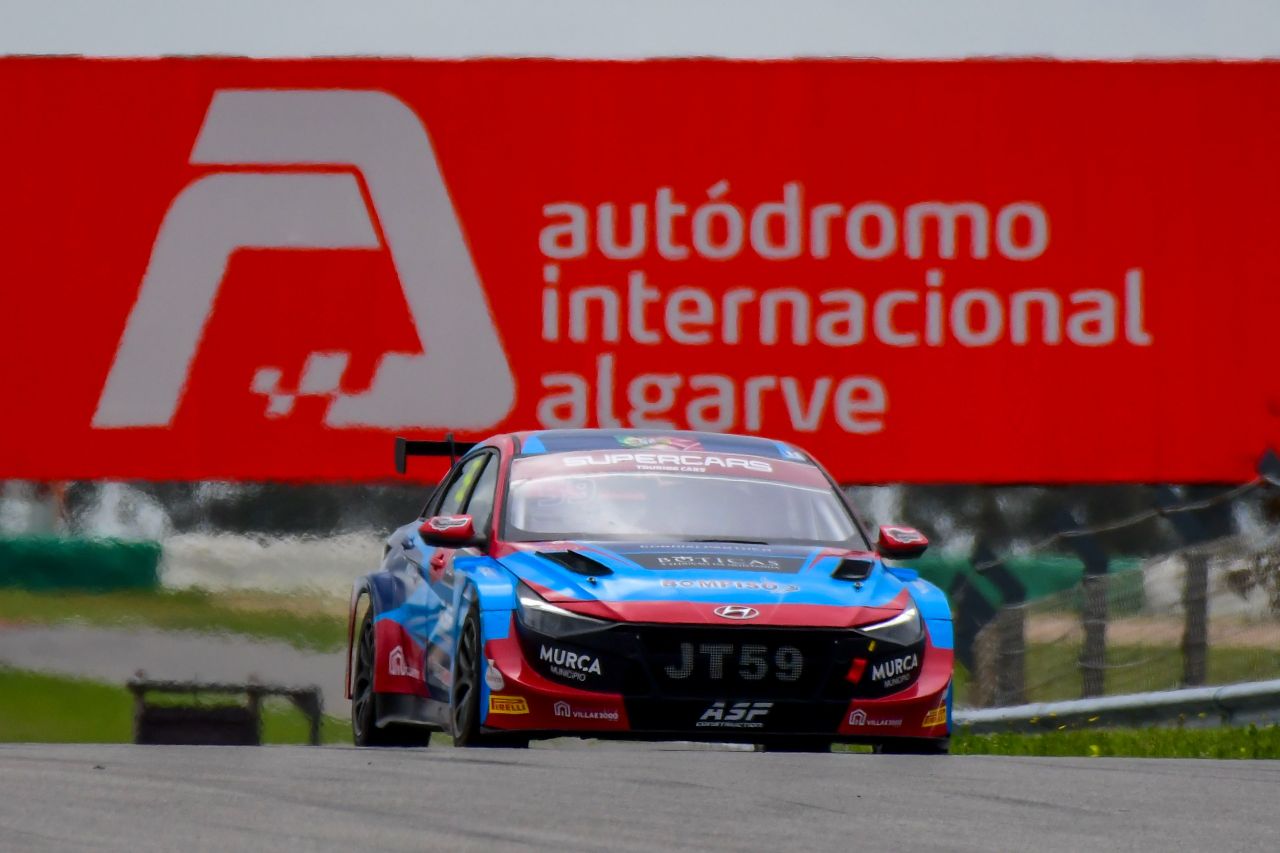 Daniel Teixeira brilha no Algarve com vitória no Campeonato CPV/TC-TCR-GTC