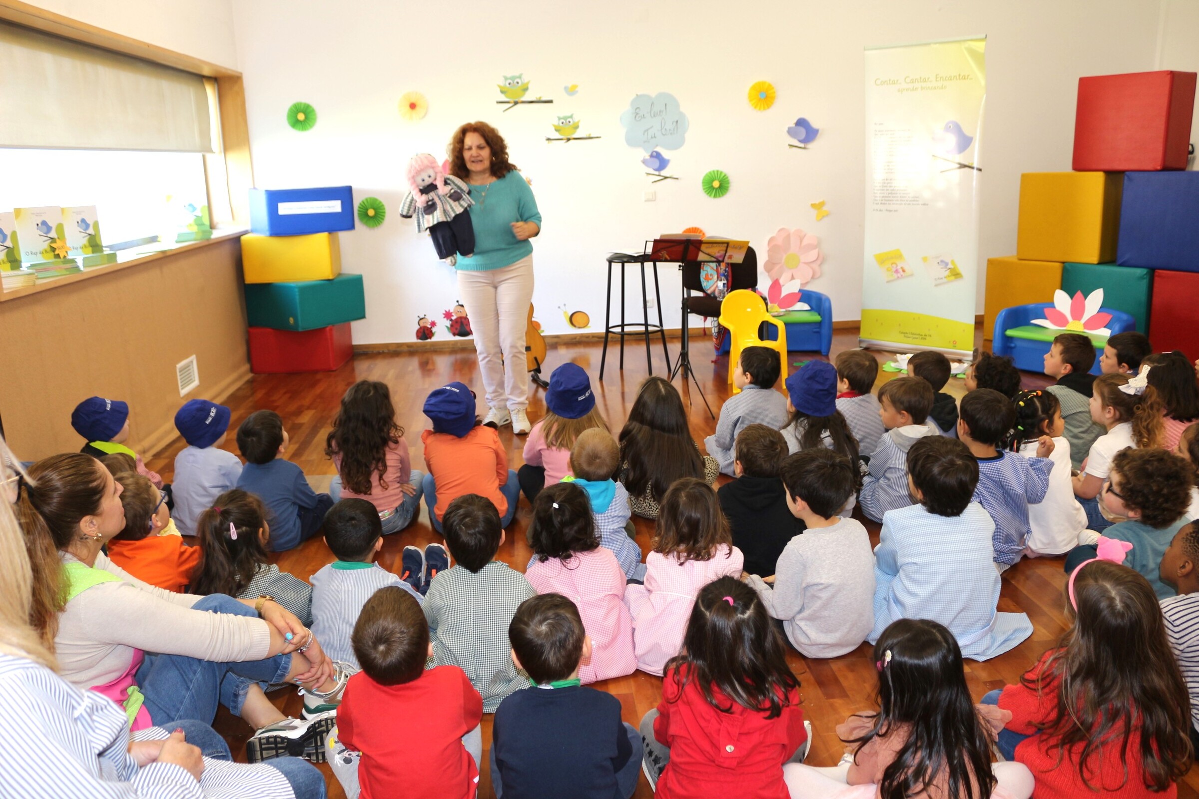 Contar, cantar e encantar: "As estorinhas.da.ni" encantam os pequenos leitores de Murça